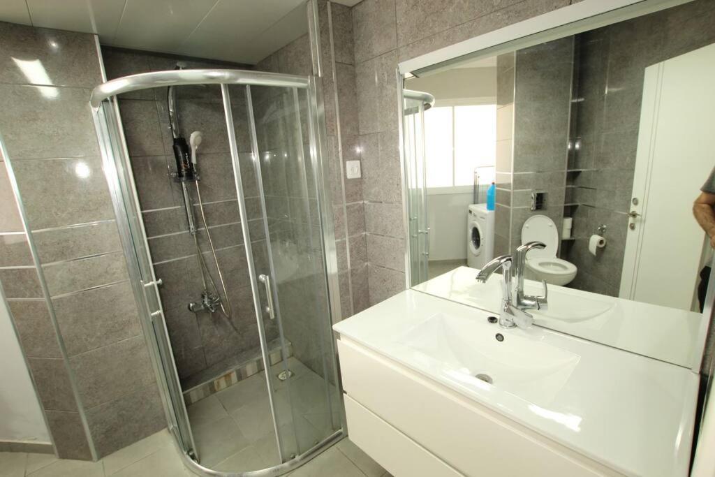 Royal Aparatment On The Sea , Blvd Nitza 34 Netanya Exterior photo